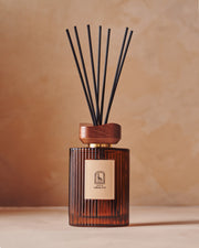 Maison Ormuth reed diffuser on warm plaster